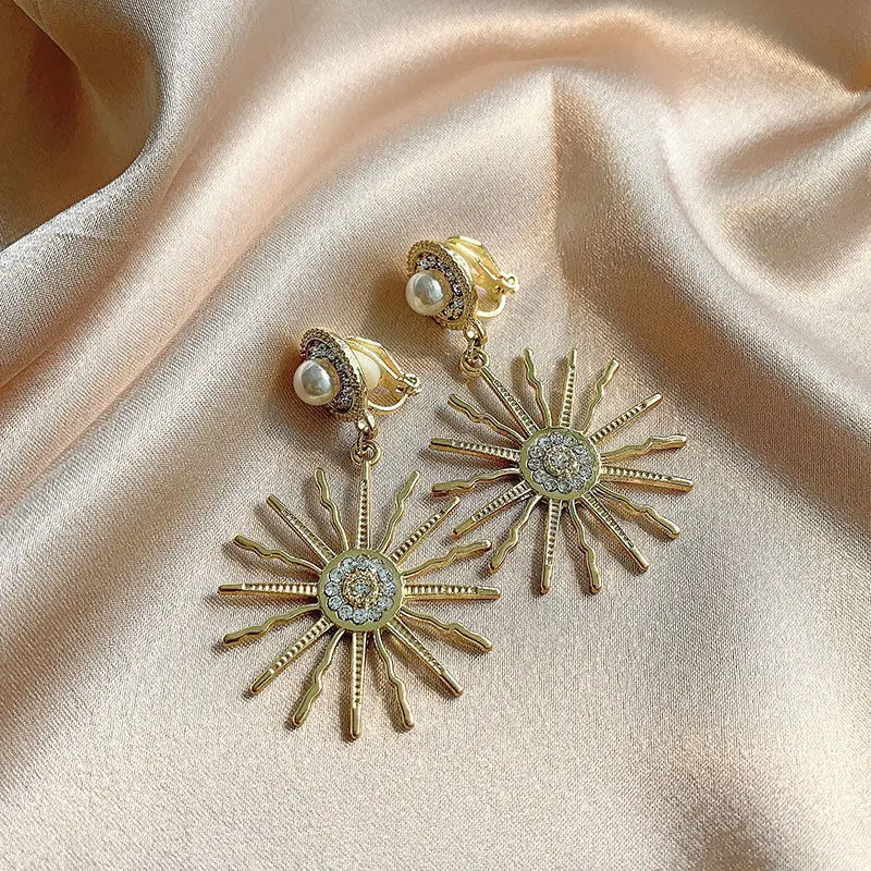 Hoop Earrings Ear Clip Earrings Clip Earrings Ear Clip Ear Accessories Vintage Golden Minimalist Rhinestone Clip on Hoop Earrings Non Pierced Cute Earrings for Women Trend Jewelry Gift