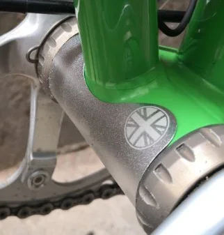 Складной велосипедный Нижний Кронштейн защитное устройство наклейка из алюминиевого сплава Brompton велосипедные нижние кронштейны защита - Цвет: Silver