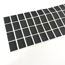 ТПЭ черного цвета защелкивается в вентиляционных отверстиях