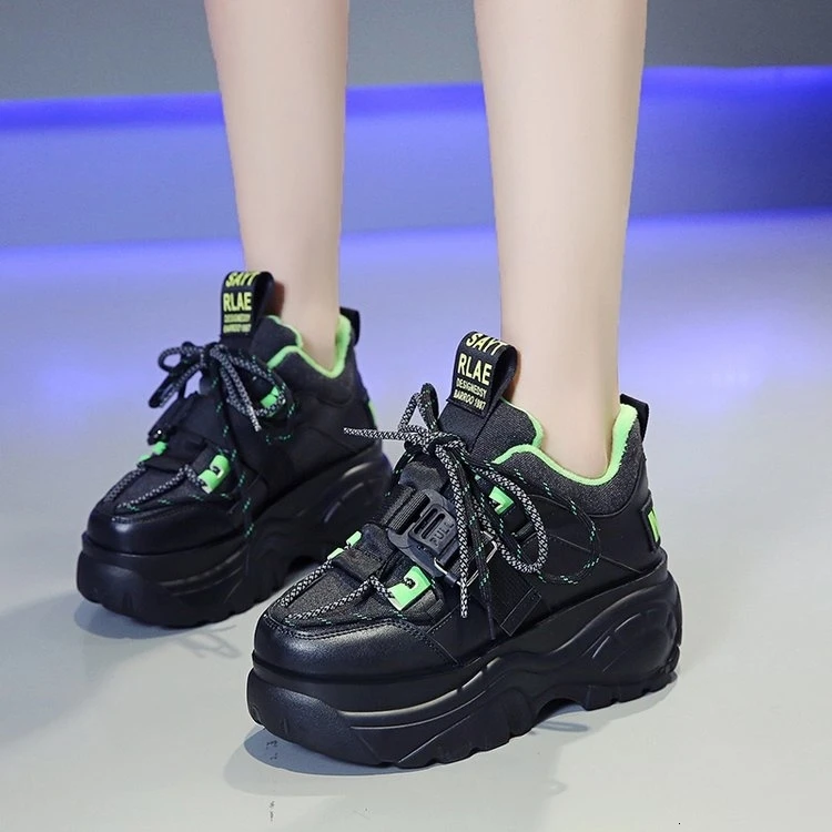 Зимние массивные кроссовки для женщин; модная женская обувь на танкетке 7 см; дизайнерская повседневная обувь для папы; женские кожаные спортивные кроссовки на платформе;