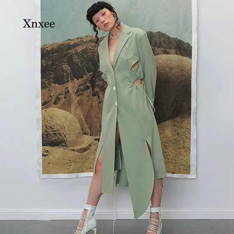 

Женское ажурное платье на шнуровке, асимметричная ветровка с разрезом, облегающие пальто с отложным воротником и длинным рукавом, пальто с высокой талией, женское платье