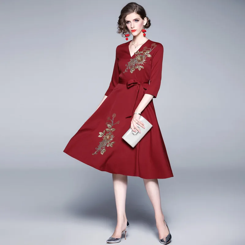 

Europe And America New Style Stereo Gold Lines Embroidered Dress Annual General Meeting V-neck Elegant Dress Slimming Evening Go
