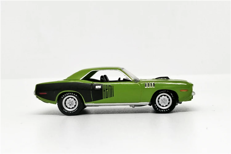 Зеленый светильник 1: 64 Plymouth HEMI Cuda 1971 GRAVEYARD CARZ бутик сплава автомобиля игрушки для детей Детские игрушки модель оптом