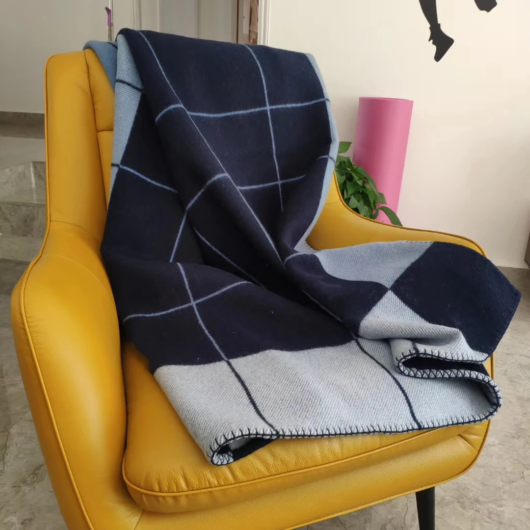 European and American nobles luxury thickening H blanket 1550 g Blue H shawl scarf thick air conditioning sofa aircraft blanket