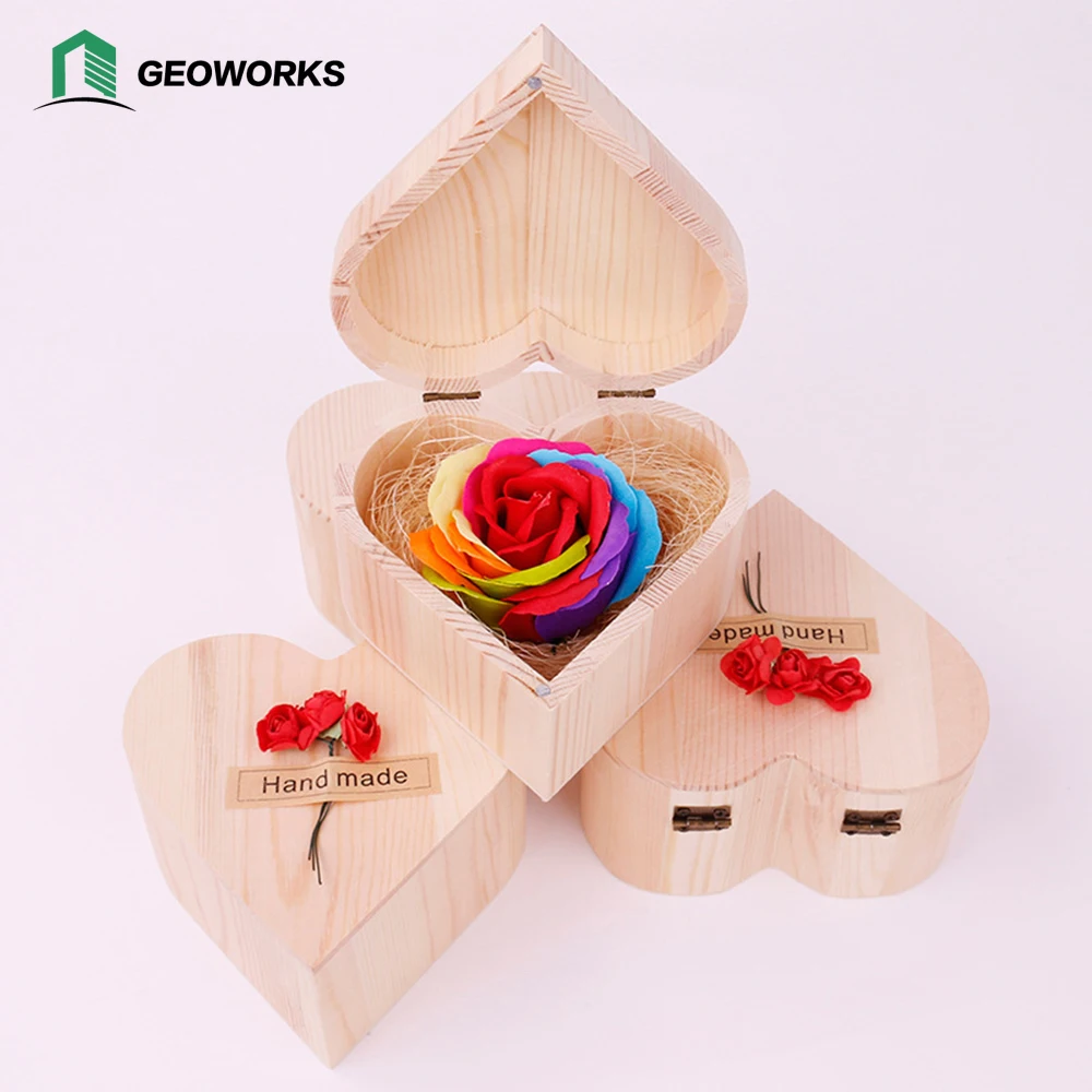 

Multi-colored Soap Rose Folwer Petal Wooden Heart Shape Box Party Valentine's Day Birthday Gift