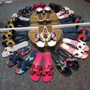 

Multicolor graffiti h trawl red sandals female Xia Chaohuo flat shoes 2020 new fashion wild h sandals word ins