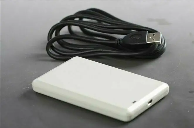

RFID-считыватель UHF, 860-960 МГц, с 10 бирками UHF