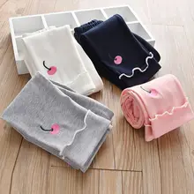 Детская одежда с вишнями для девочек; осенние хлопковые тонкие брюки для маленьких девочек; детские кружевные леггинсы нового стиля с вышивкой