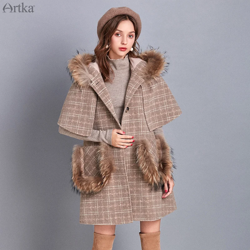 Женское шерстяное пальто с капюшоном ARTKA синее со съемным мехом енота в стиле