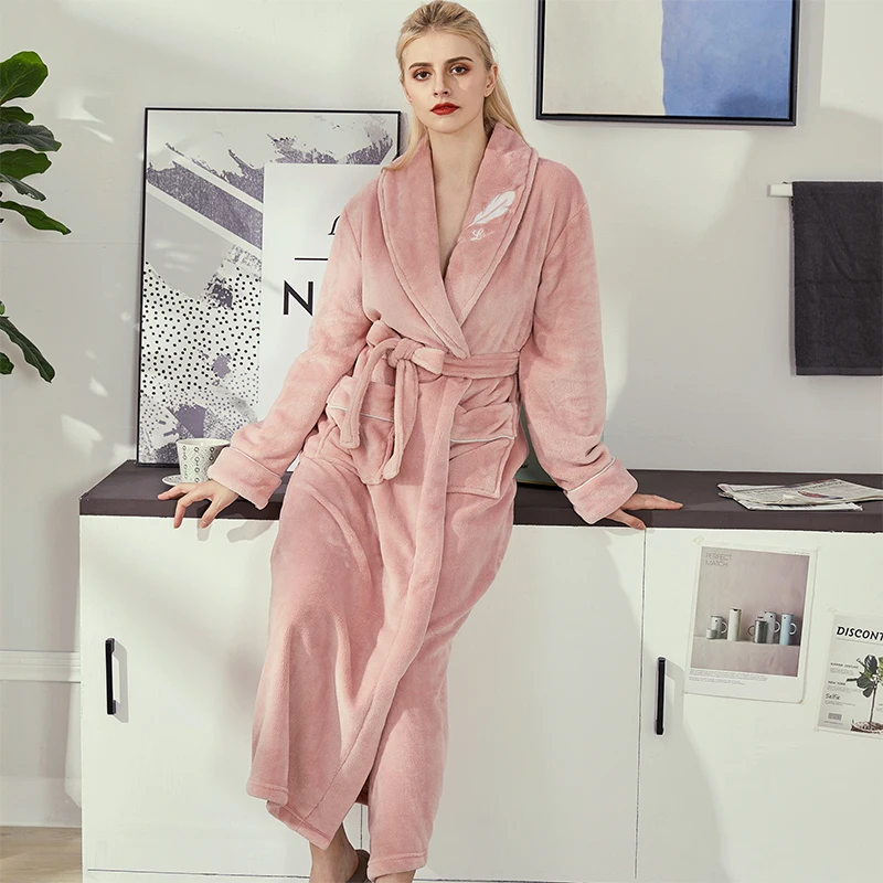2019 Tmall Luxury Men Women Winter Bathrobe Simple Leaf Embroidery Flannel Bath Robe Male Long Warm Dressing Gown High Quality 2019 Tmall Luxury Men Women Winter Bathrobe Simple Leaf Embroidery Flannel Bath Robe Male Long Warm Dressing Gown High Quality