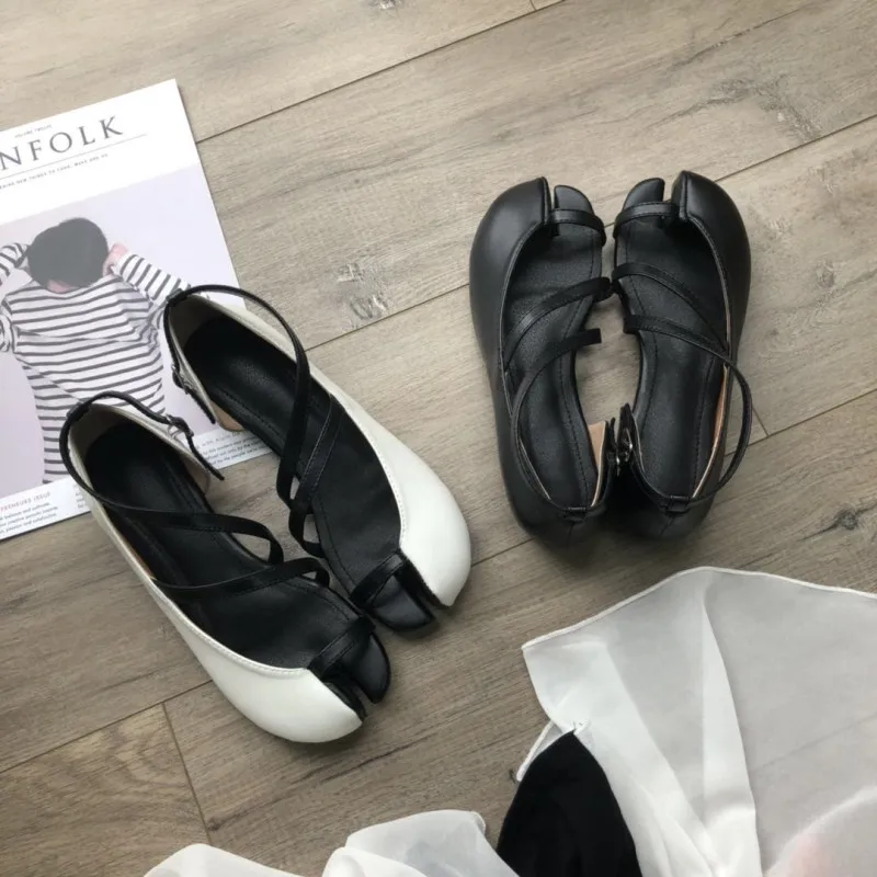 VIISENANTIN New Korean Leather Shoe Cross Belt Buckle Flat Sandals Split Toe Pig Feet Shoes Ninja Sandals Single Shoe Women