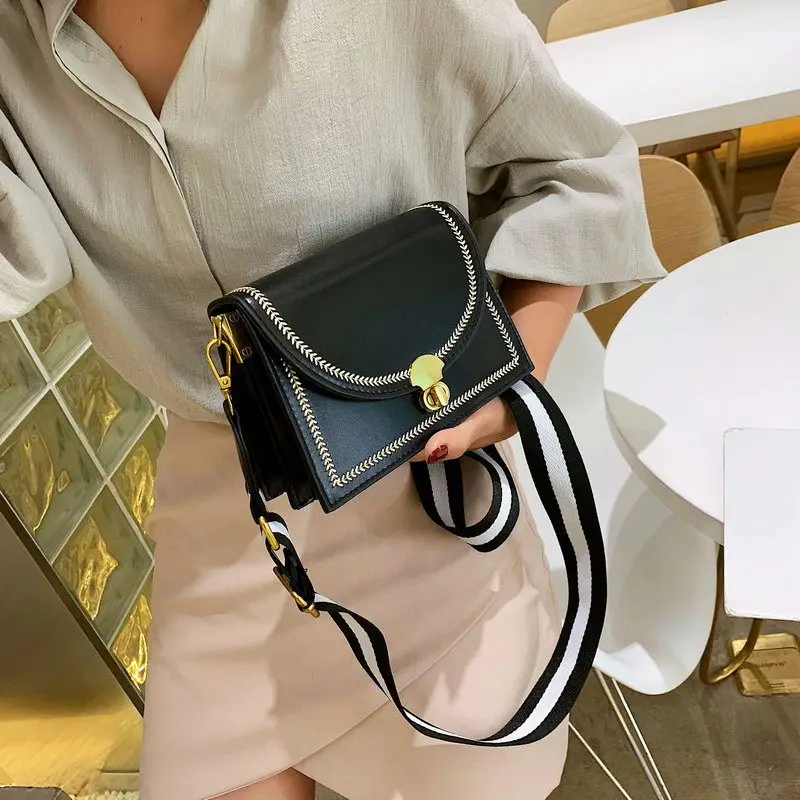 

Summer small fresh messenger bag Joker foreign style fashion shoulder bag 2019 new tide net red Morinda bag