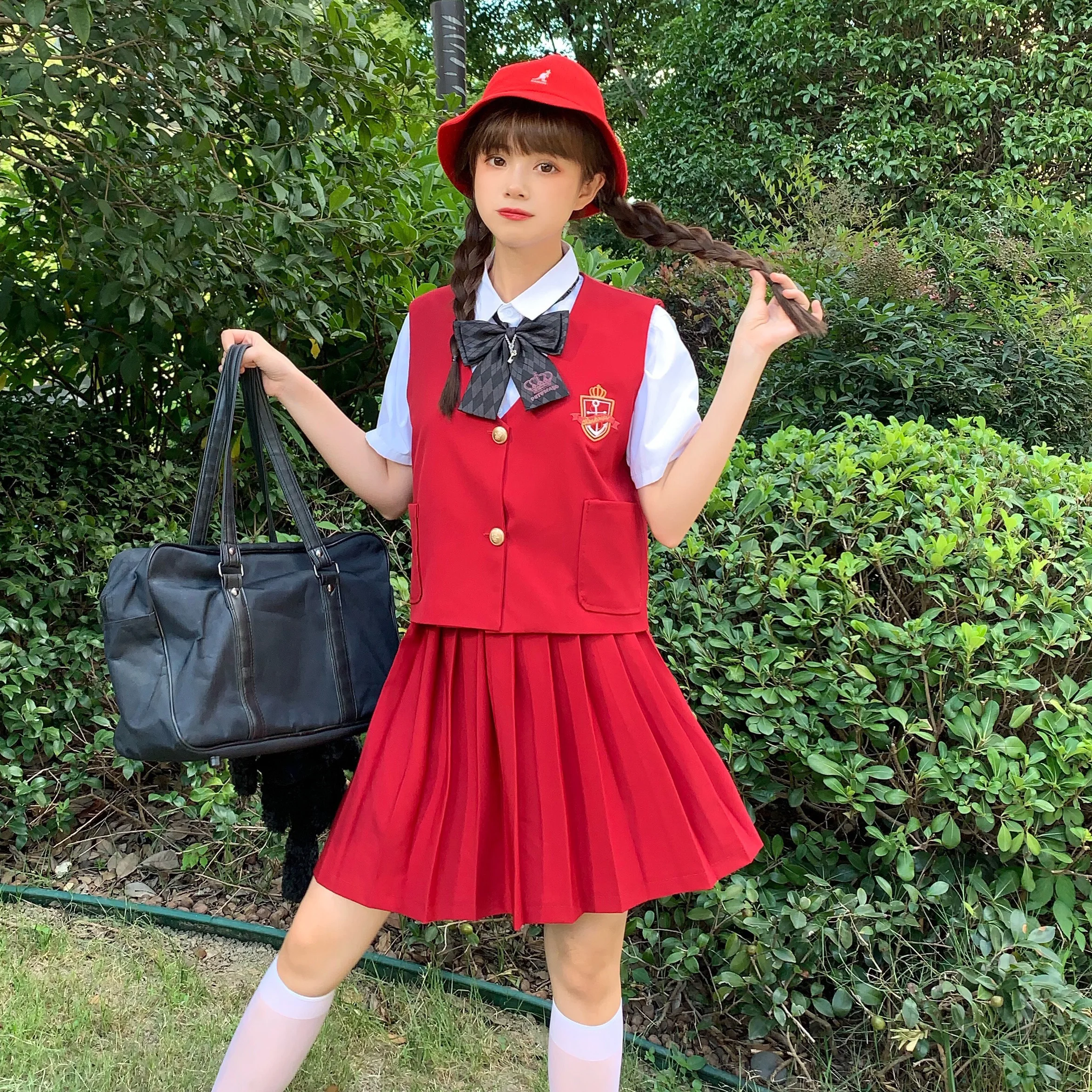 Japanse college stijl student set borduurwerk vest + plooirok + korte mouwen lolita shirt drie stukken set kawaii meisje set loli Japanse college stijl student set borduurwerk vest + plooirok + korte mouwen lolita shirt drie stukken set kawaii meisje set loli