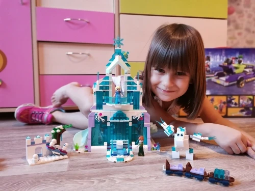 731pcs Snow World Series The Elsa`s Magical Ice Castle Set girls Building Blocks Bricks Toys Girl friend compatible with 41148