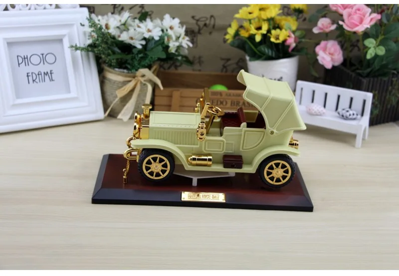 Strongwell European Classic Cars Music Box Vintage Creative Walkable Retro Car Model Antique Home Decoration Accessories Gift