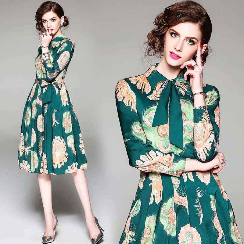 

2019 autumn and winter vintage dress temperament was thin lapels in the long section of the waist A word green print dress