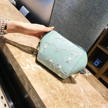 

Net red fairy small bag lace embroidered shell bag 2020 summer new wild chain single shoulder messenger female bag