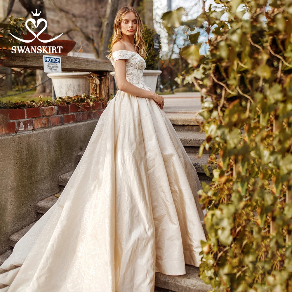 

Off Shoulder Satin Wedding Dress 2019 Swanskirt Sweetheart Beaded A-Line Princess Court Train Bride Gown vestido de noiva S209