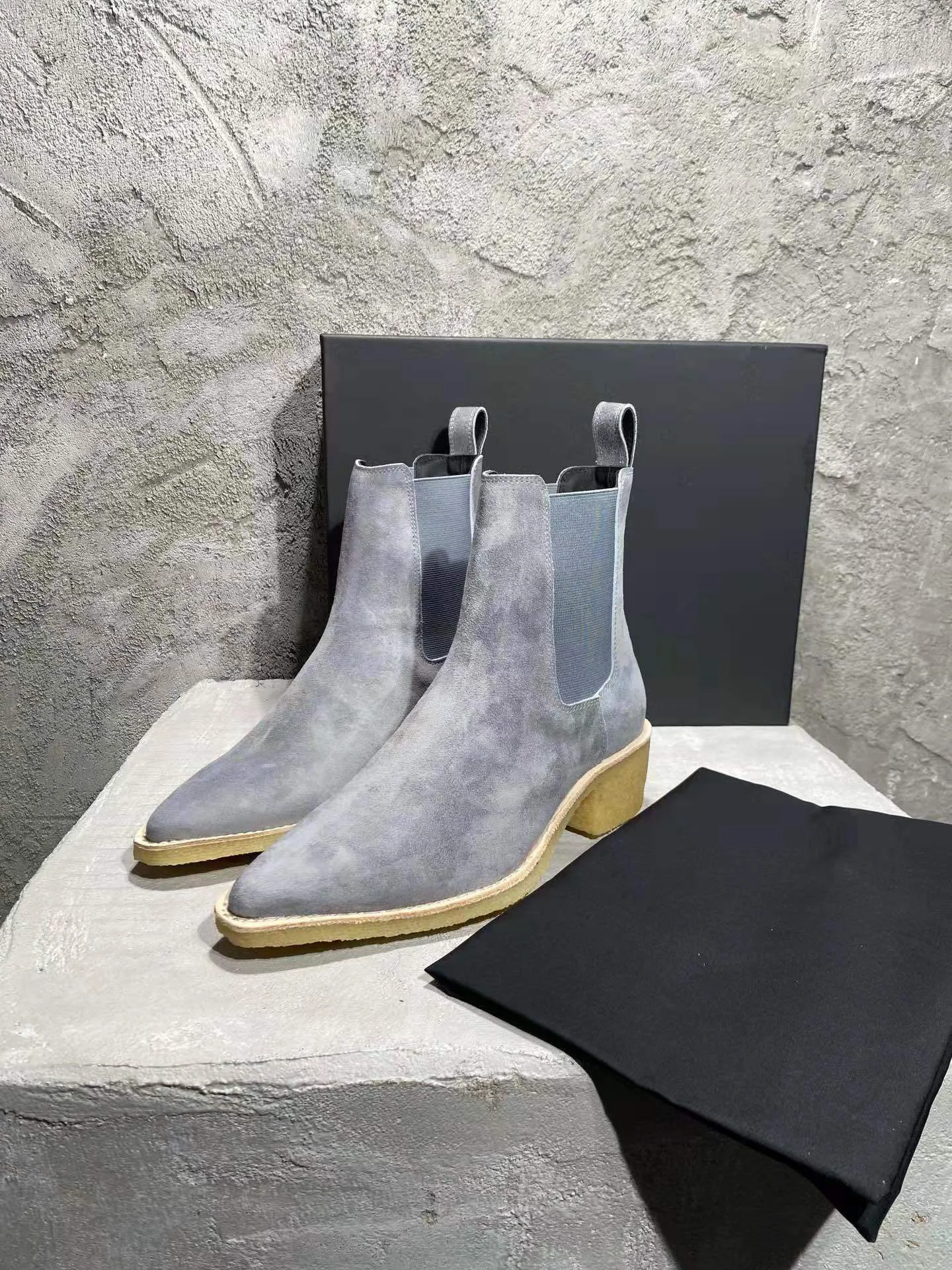 

New Season Shoes Men's Gray Suede Chelsea Boots Fashion Street