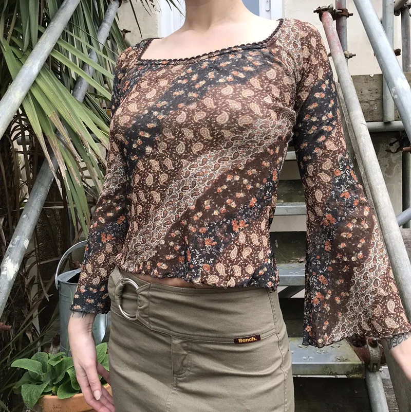 

New sexy print lace short section flared sleeve bottoming t-shirt