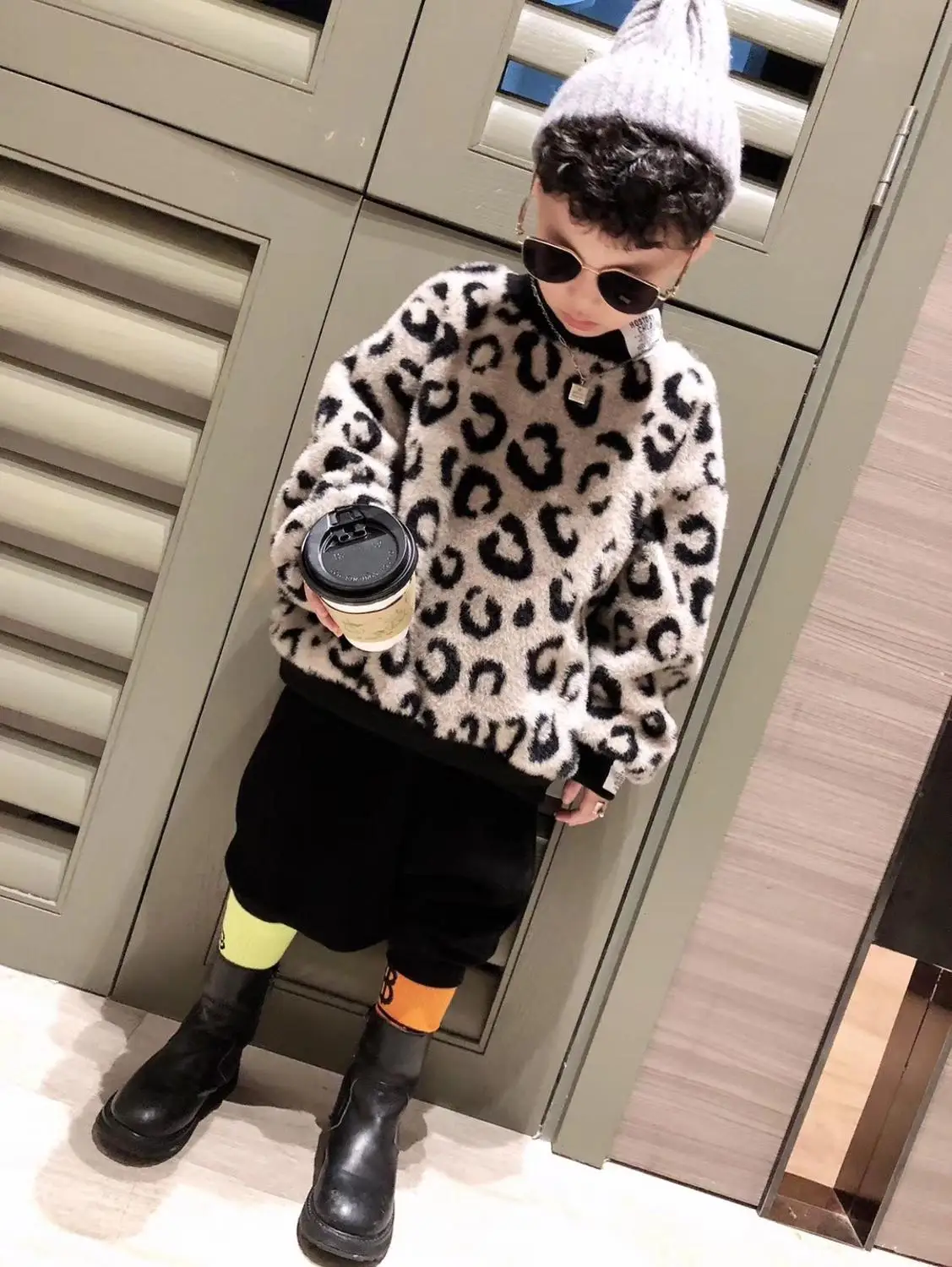 

2019 autumn and winter new boy fashion round neck leopard pattern wool coat