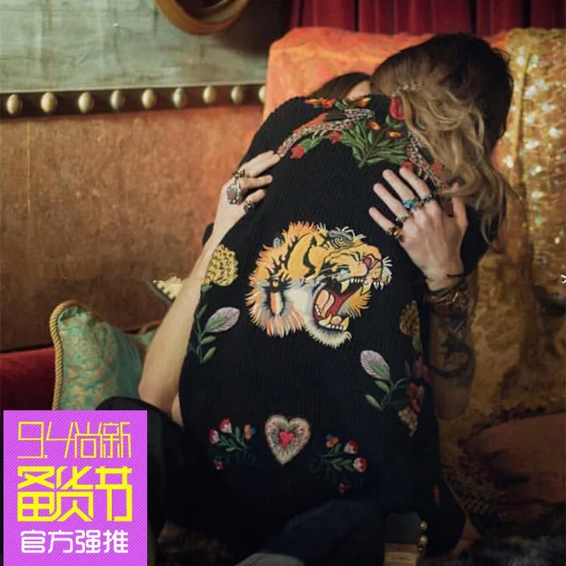 

Early Autumn Delicacy Embroidered Tiger Heart Flower Mid-length Knitted Cardigan