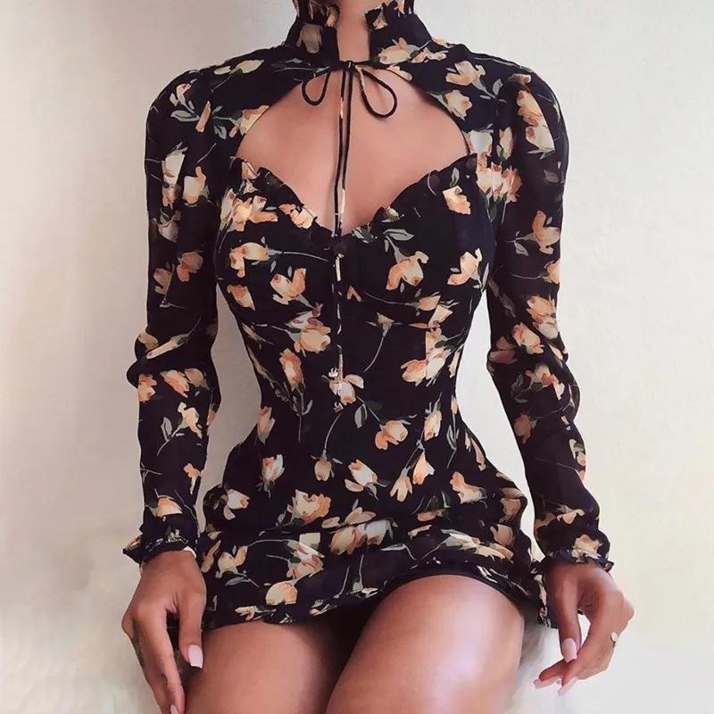 Сексуальное мини-платье с высоким воротником на шнуровке длинным рукавом