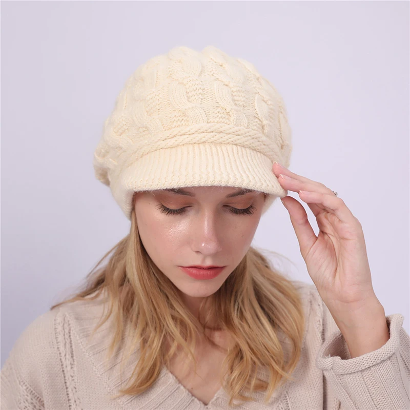 

2019 new European and American solid color plus velvet warm rabbit wool 8 word twist hat autumn and winter women's knitted cap