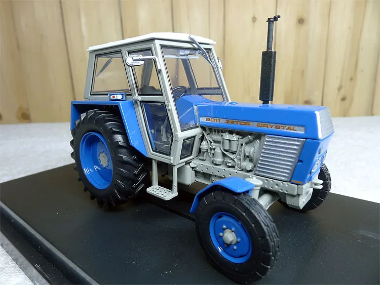 Universal HOBBIES 1/32 Zetor 8011 2WD-Blu Modello di Trattore da collezione 