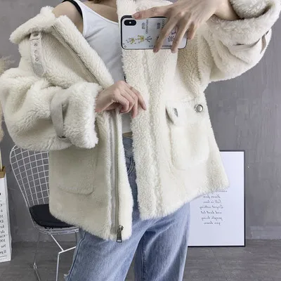 Новая шерстяная куртка с мехом женские короткие пальто больших размеров из овечьей шерсти уличная мода большой мотоциклетный жакет с карманами шуба женская - Цвет: milky