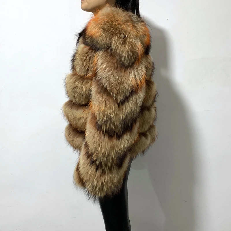 Новинка года; Весенняя модная куртка из натурального меха; соблазнительное пальто с натуральным мехом енота для женщин