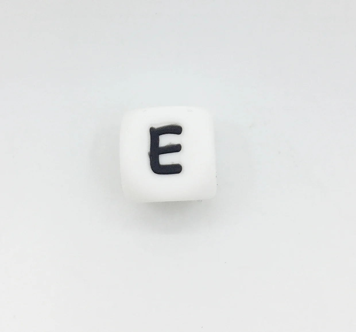 E 10 шт квадратные силиконовые прорезыватели для прорезывания зубов полые буквы Алфавит Звезда Сердце Детские Жевательные нетоксичные BPA бесплатно пищевого качества силиконовые бусины с буквами - Цвет: E