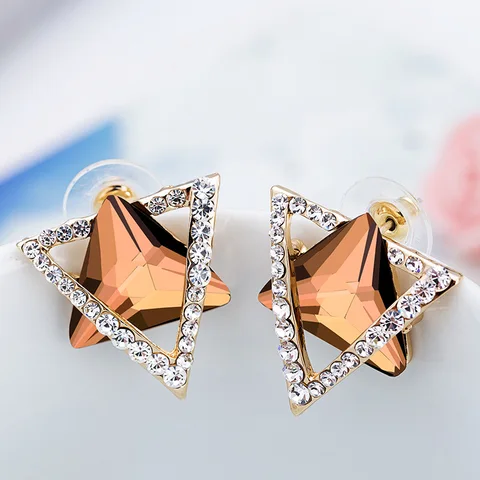Style Exquisite Black Gem Triangle Stud Earrings for Female Trendy Personality Simple Temperament Wild Earrings Jewelry
