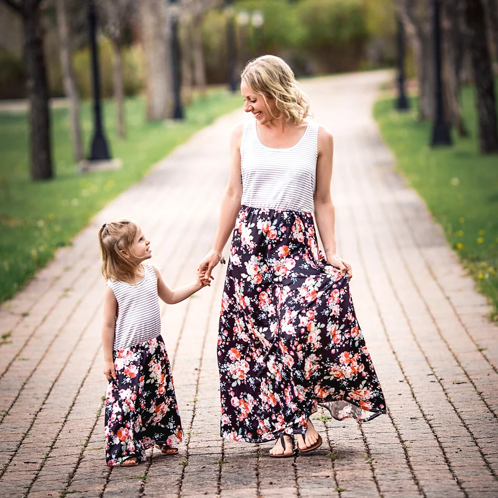 

Mother Daughter Dresses Sleeveless Patchwork Striped Rose Long Dress Mom and Girl Clothes Family Look Matching Outfits