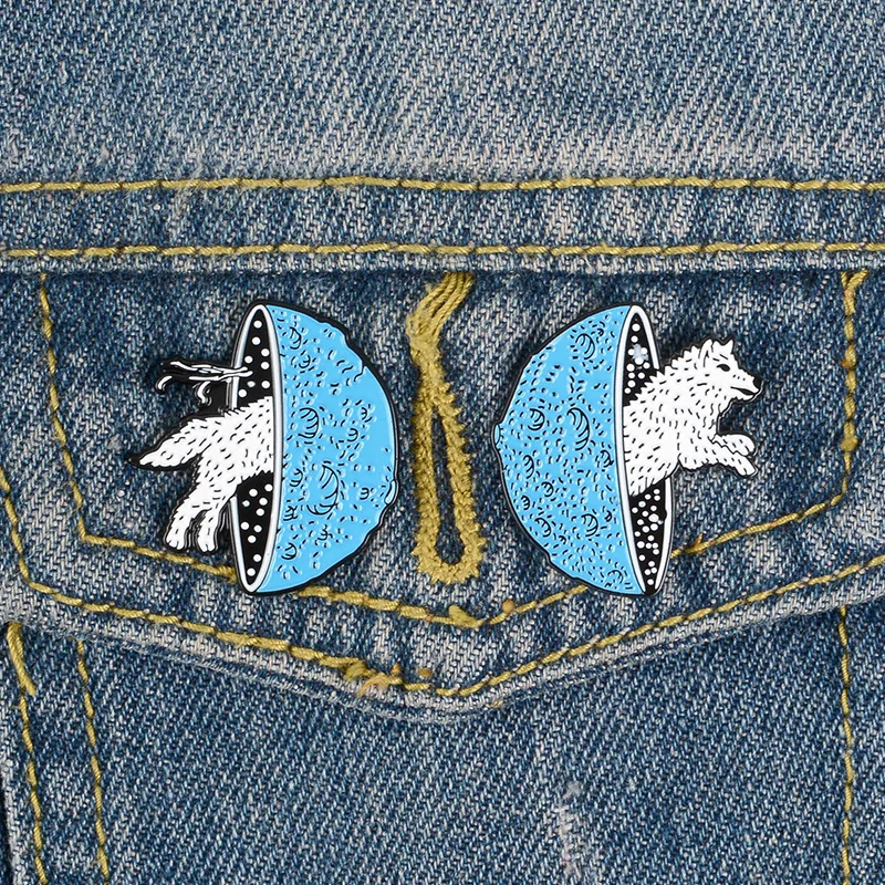 

WEISHUOLI Cute Creative drop oil alloy through the time wolf wild shirt bag accessories brooch