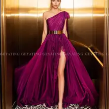 Сексуальное длинное платье на одно плечо цвета фуксии для выпускного вечера с золотым поясом с высоким разрезом шифоновое ТРАПЕЦИЕВИДНОЕ ярко-розовое вечернее платье арабское торжественное платье