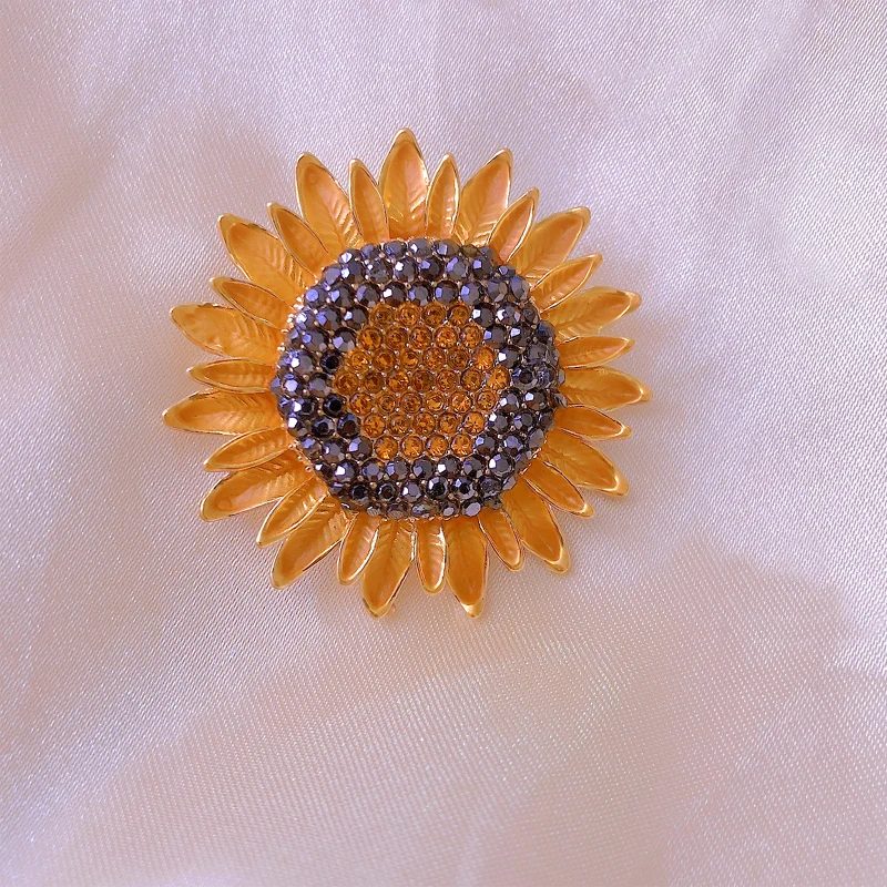 Fashion Design Enamel Sunflower Rhinestone Brooch Pins for Women Fashion  Jewelry Plant Brooches Gift