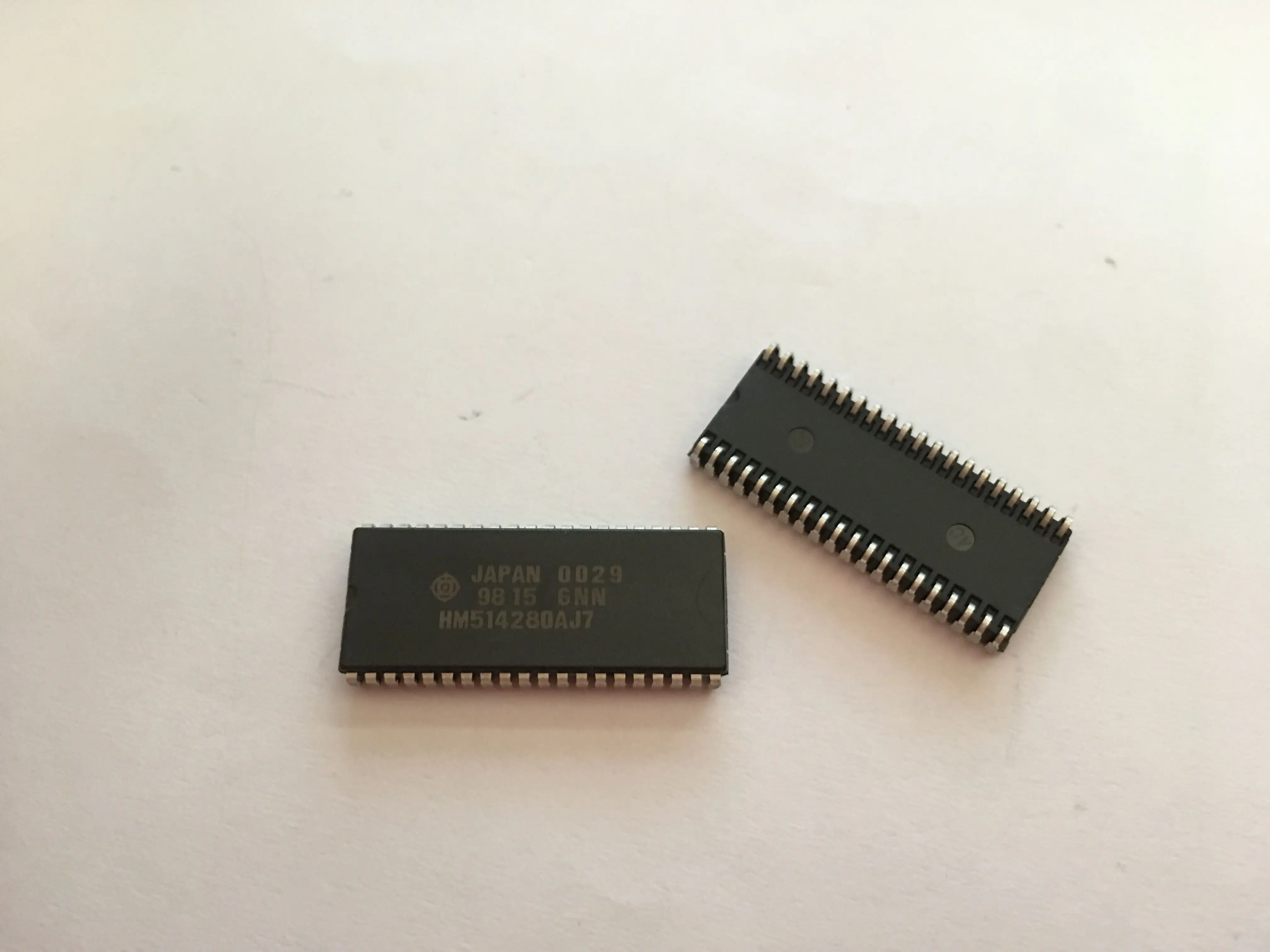HM514280AJ-7 HM514280AJ7 новых химических веществ