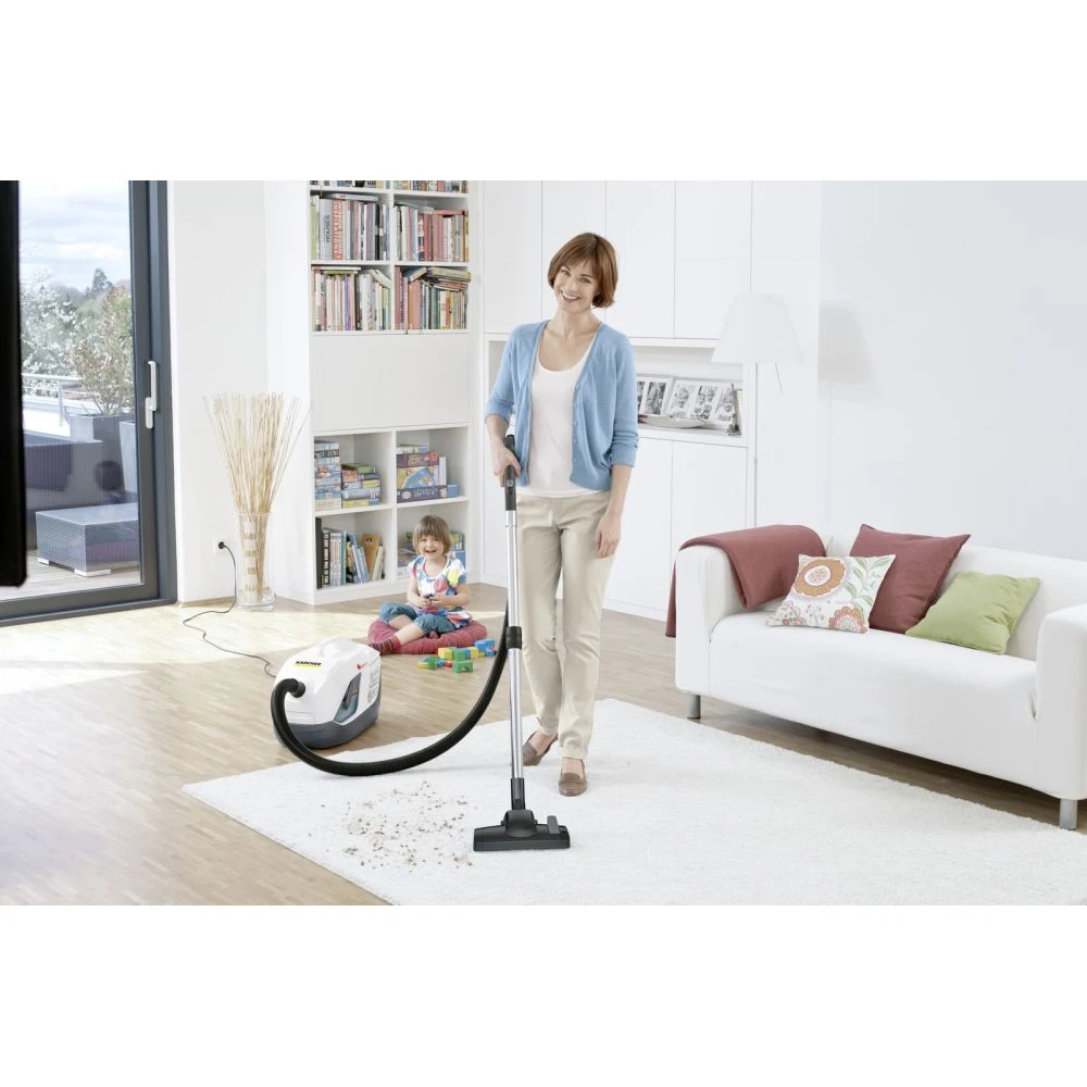 Пылесос Karcher DS 6 Premium Mediclean 650Вт белый