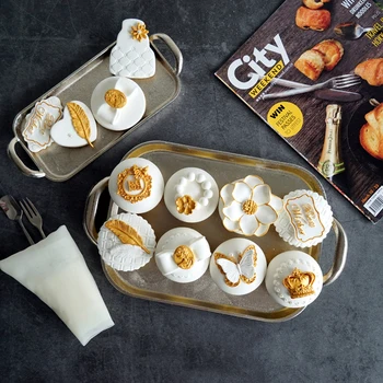 

Simulated Fondant Cupcake Fake Dessert Model Gold Color Clay Cake Decorating For Showcase Photography Props Butterfly