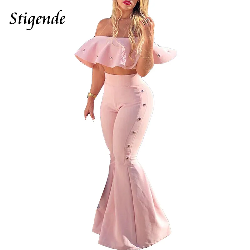 Женский комбинезон с открытыми плечами рюшами и расклешенными