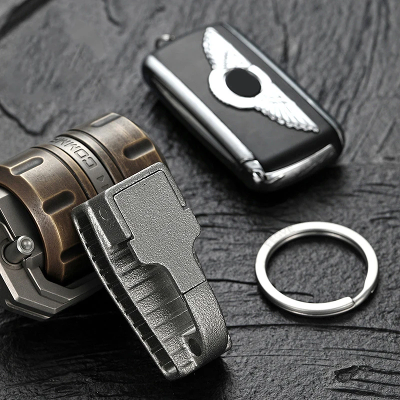 High Quality 304 Stainless Steel Car Key Chain Key Ring Men's Personality Vintage Belt Keychain Creative Wear Belt Pendant Gift