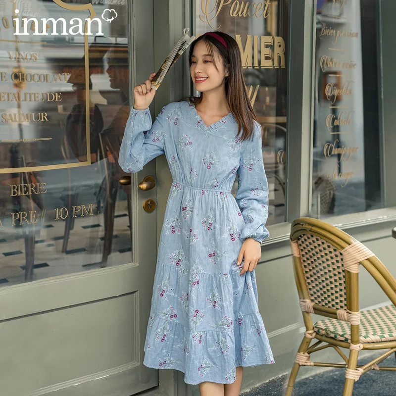 INMAN 2020 Autumn New Arrival Stringy Selvedge V-neck Blue High-waisted Floral A-line Long Sleeved Dress INMAN 2020 Autumn New Arrival Stringy Selvedge V-neck Blue High-waisted Floral A-line Long Sleeved Dress