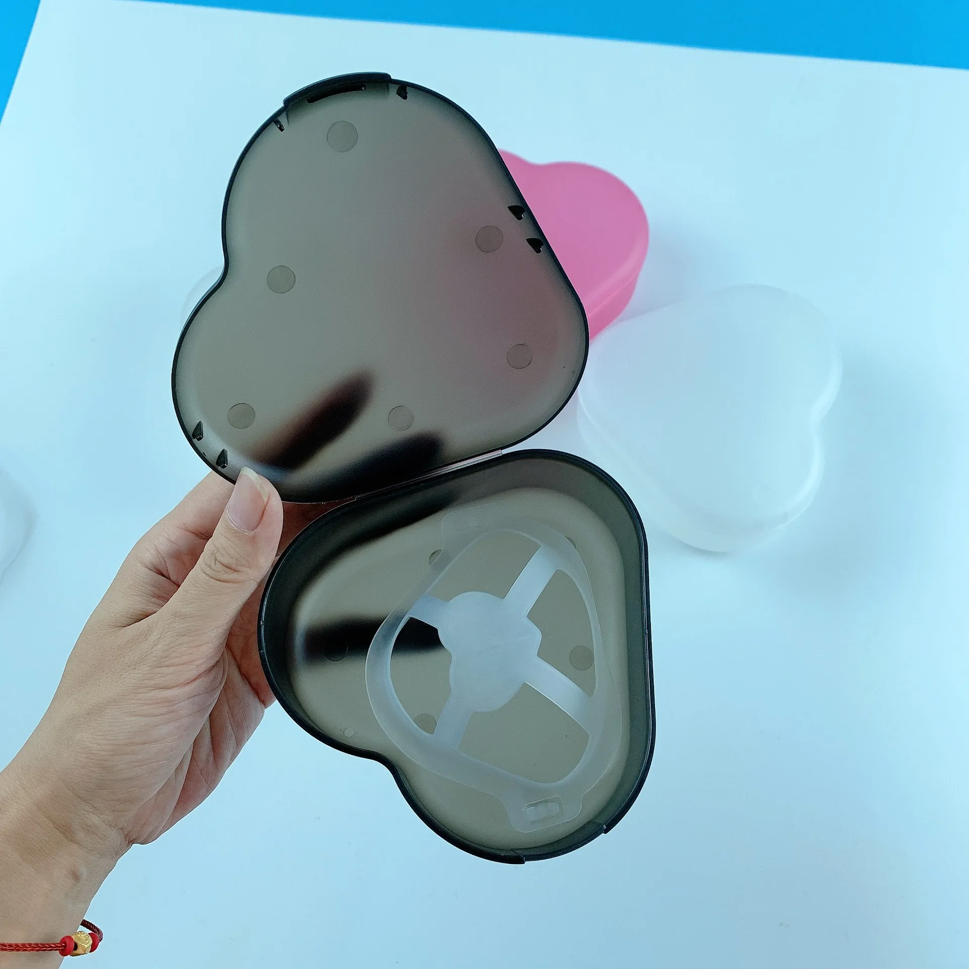 

Fack Rask Face Masks Organizer Dustproof and Moisture-Proof Cover Holder Mask Storage Seal Box Household Accessories