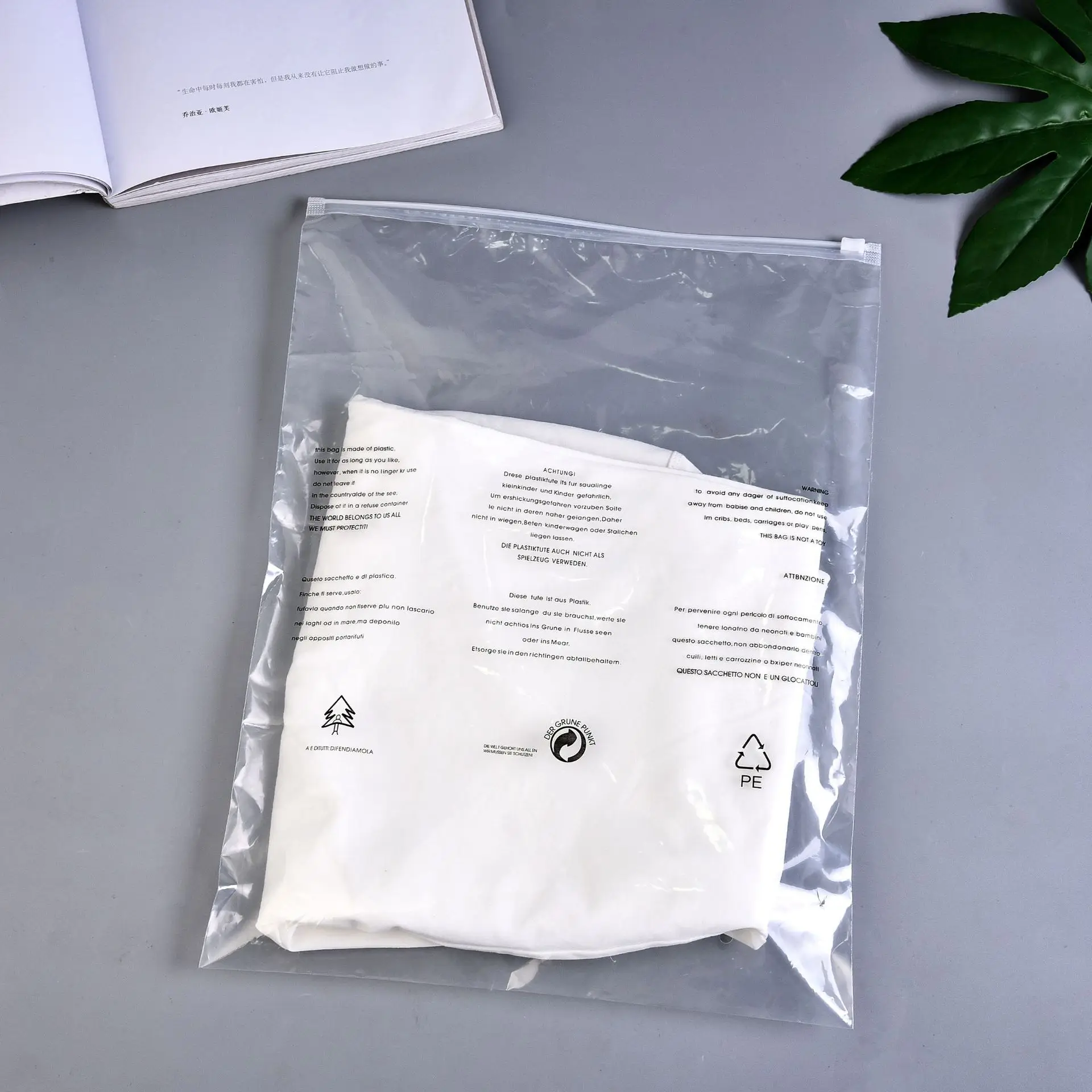 Bolsa Ziplock para embalaje de prendas de vestir, paquete de plástico mate,  bolsa de almacenamiento con cierre de cremallera, camisetas/bolsa de  embalaje de ropa, 50 unids/lote - AliExpress