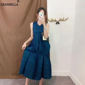 

Sleeveless V-neck Pleated Maxi Dress Summer Autumn Dresses Gorgeous Chic Korean Dress For Women Retro Casual Fashion Women Cloth