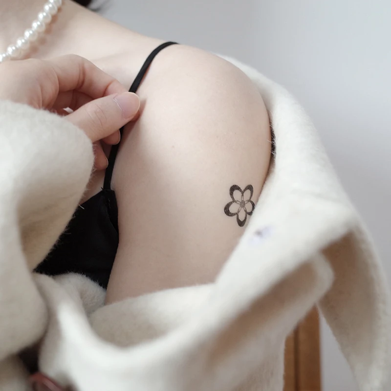 23MM×23MM Mini Flower Tattoo Sticker Waterproof Men and Women Long  Lasting Dark Fresh Line Wrist Clavicle|Body Paint| - AliExpress