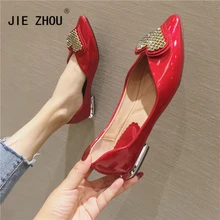 Популярная женская обувь; красивые модельные туфли из лакированной кожи с острым носком на плоской подошве; женские свадебные туфли на плоской подошве с металлическим каблуком; женские водонепроницаемые Мокасины