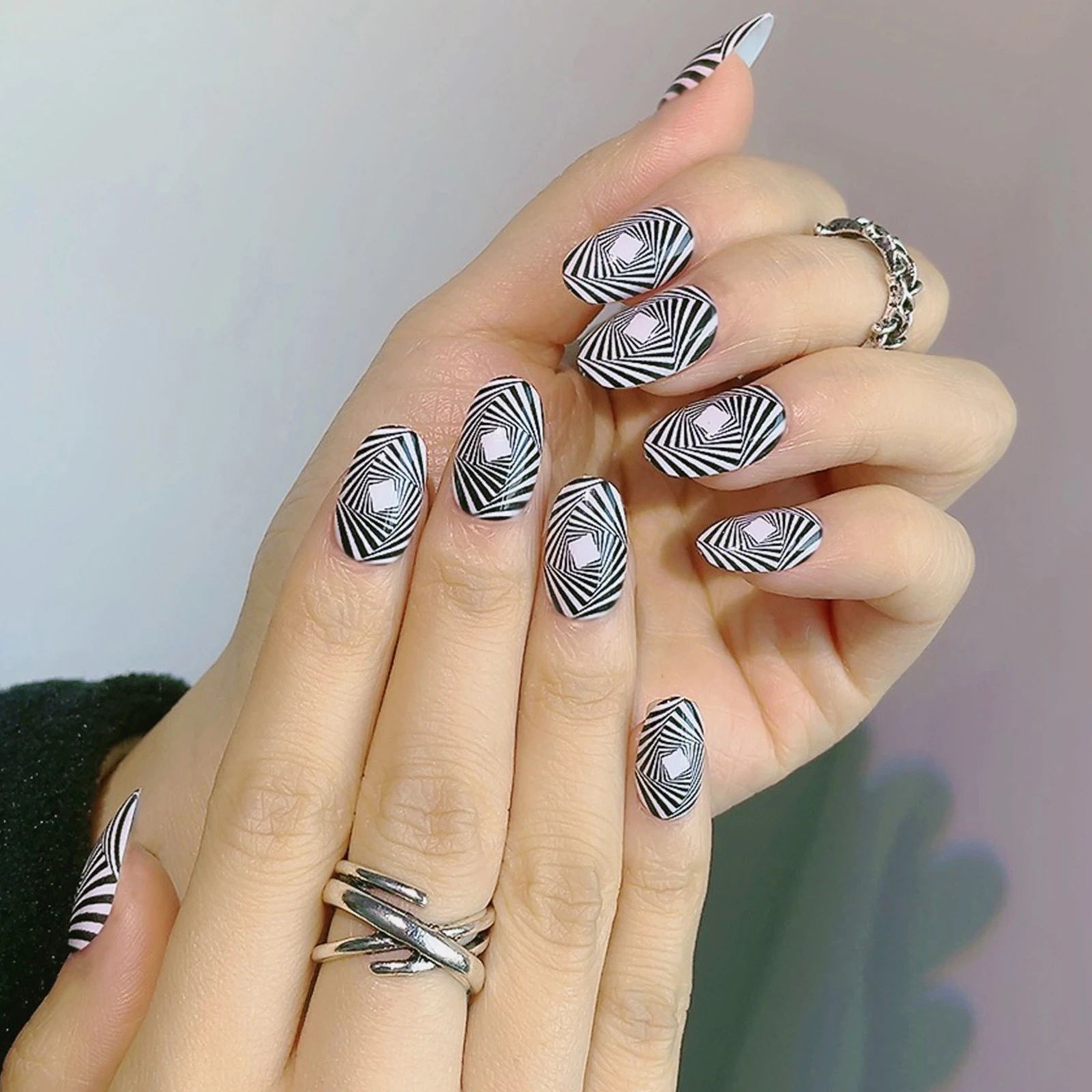 24Pcs White Black Zebra Line Round Short False Nail With Glue Flowers  Design Acrylic Press On Manicure Full Cover Nail Tips Gift| | - AliExpress