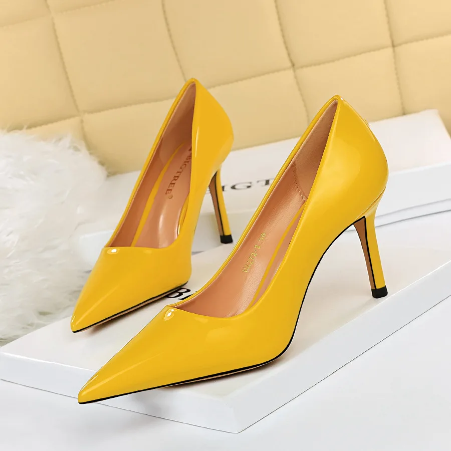 

European and American style simple high-heeled shiny patent leather shallow mouth pointed sexy thin professional OL